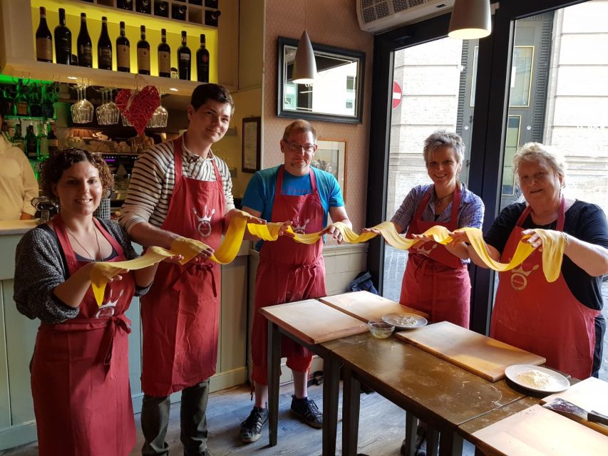 Rome: Pasta Making Workshop with Lunch - Making Two Pasta Shapes in Trastevere