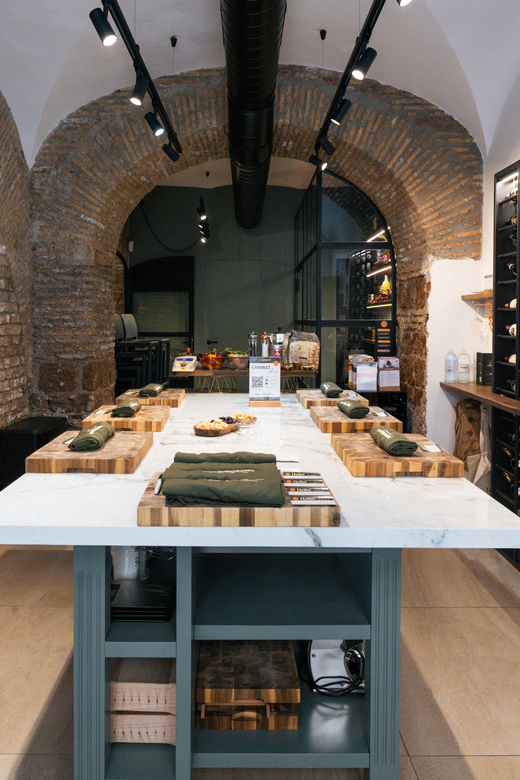 Rome: Pasta, Ravioli & Tiramisu Cooking Class by Colosseum - Who should book this experience?