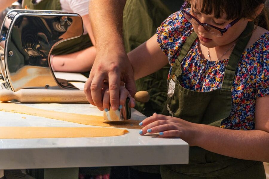 Rome: Pasta, Ravioli & Tiramisu Cooking Class by Colosseum - The chefs make a real difference
