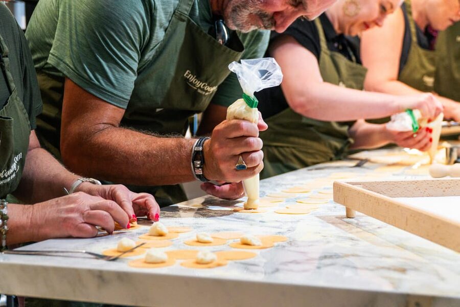 Rome: Pasta, Ravioli & Tiramisu Cooking Class by Colosseum - Timing, clothing, and practical planning