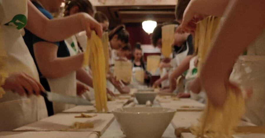 Rome: Pasta & Tiramisu Cooking Class near the Spanish Steps - Fresh pasta near the Spanish Steps