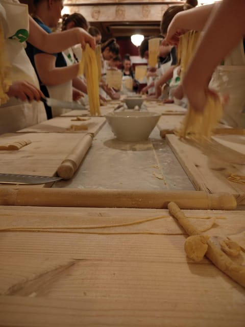Rome: Pasta & Tiramisu Cooking Class near the Spanish Steps - Choosing tomato, pesto, or Alfredo