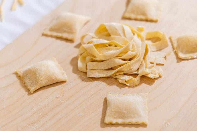 Rome: Ravioli, Fettuccine and Tiramisu Cooking Class - Starting inside Gusto Restaurant