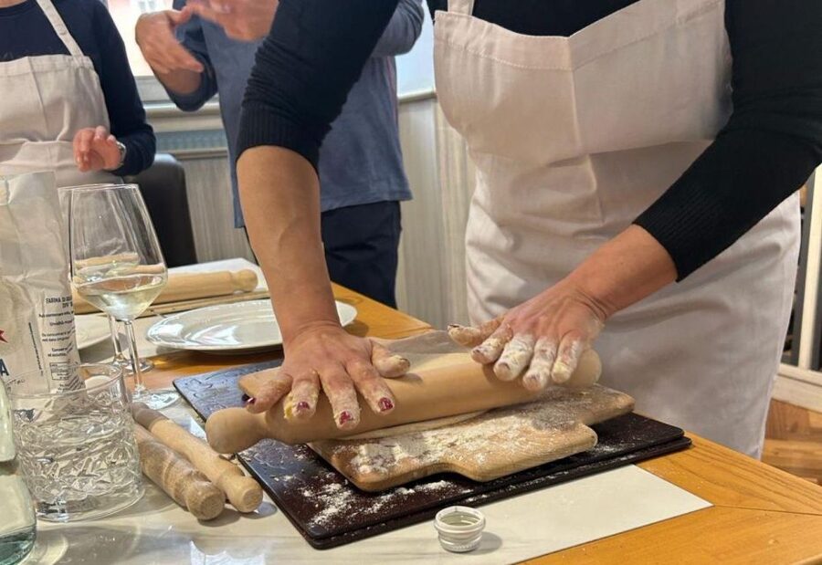 Rome: Small Group Pasta cooking class near Piazza Navona - A class limited to six people