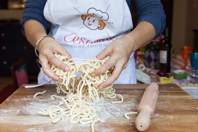 Share your Pasta Love: Small group Pasta and Tiramisu class in Pescara - Hosts set the tone of the evening
