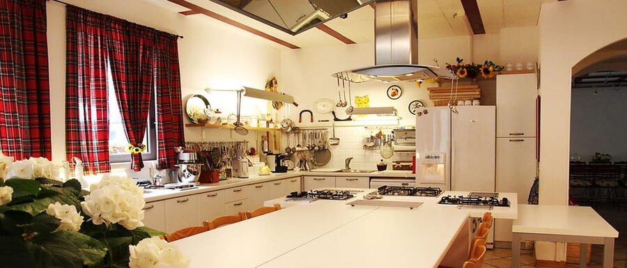 Siena: Traditional Tuscan Cooking Class with Fresh Pasta - Local Ingredients and Traditional Tuscan Cooking