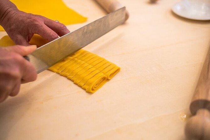 Small group Pasta and Tiramisu class in Como - What the small group changes