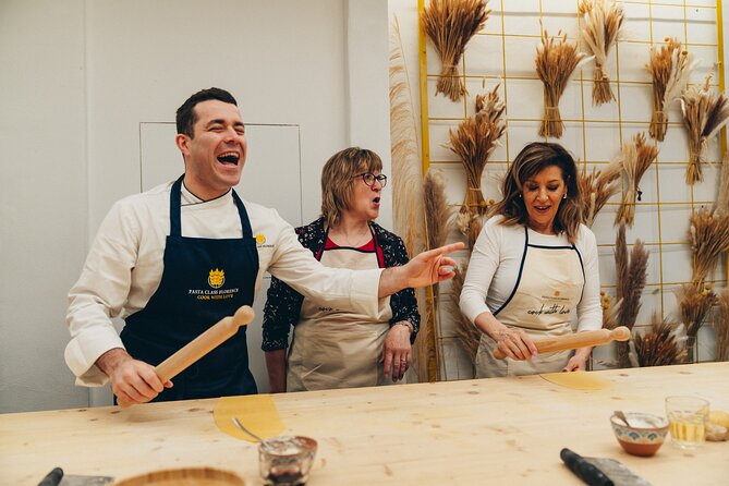 Small-Group Pasta Cooking Class and Market Tour in Florence - Meeting vendors, cheese makers, and butchers