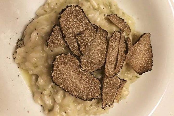 Small group PURO Vegan pasta and bruschette Class in Florence - Starting on Via Romana with a light aperitivo