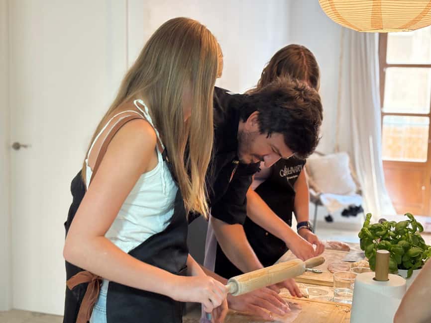 Valencia: Fresh Pasta Workshop with Lunch/Dinner in the Center - What the atmosphere is likely to feel like