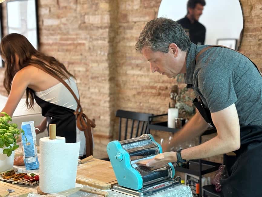 Valencia: Fresh Pasta Workshop with Lunch/Dinner in the Center - How the $88 price compares with the experience