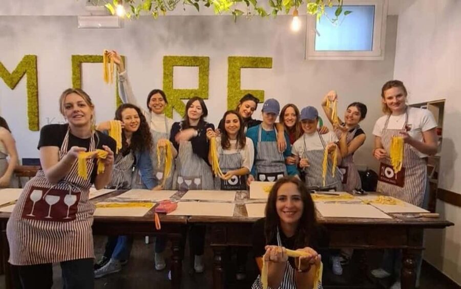 Vatican Pasta Class with wine and tiramisù - How small is the group?