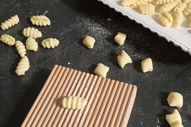 Vegan Pasta in Verona in a family home Kitchen - The aperitivo break makes the morning feel social