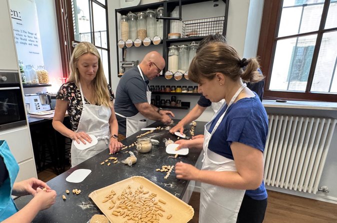 Vegan Pasta in Verona in a family home Kitchen - Sitting down to eat is part of the lesson