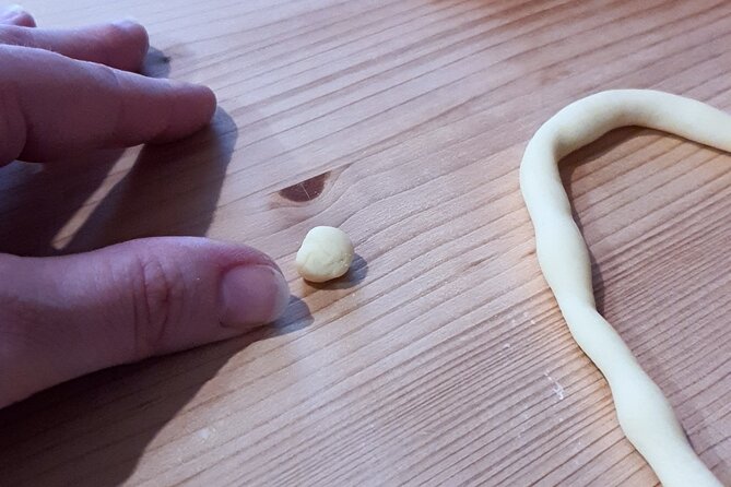 Vegan Pasta in Verona in a family home Kitchen - Price, group size, and the value of the time