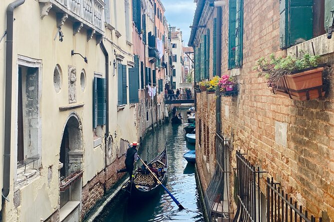 Venice: Jewish Ghetto & Cannaregio Area Food Tour: Pasta Wine Gelato and More! - How much walking and waiting should you expect?