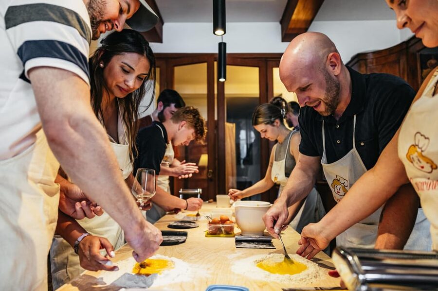 Venice: Pasta and Tiramisu Cooking Class at a Local's Home - Timing, meeting details, and practical planning