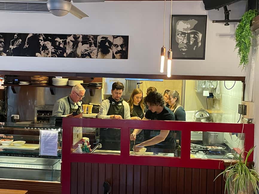 Venice: Pasta Carbonara Cooking Class with Wine - Building the Carbonara sauce