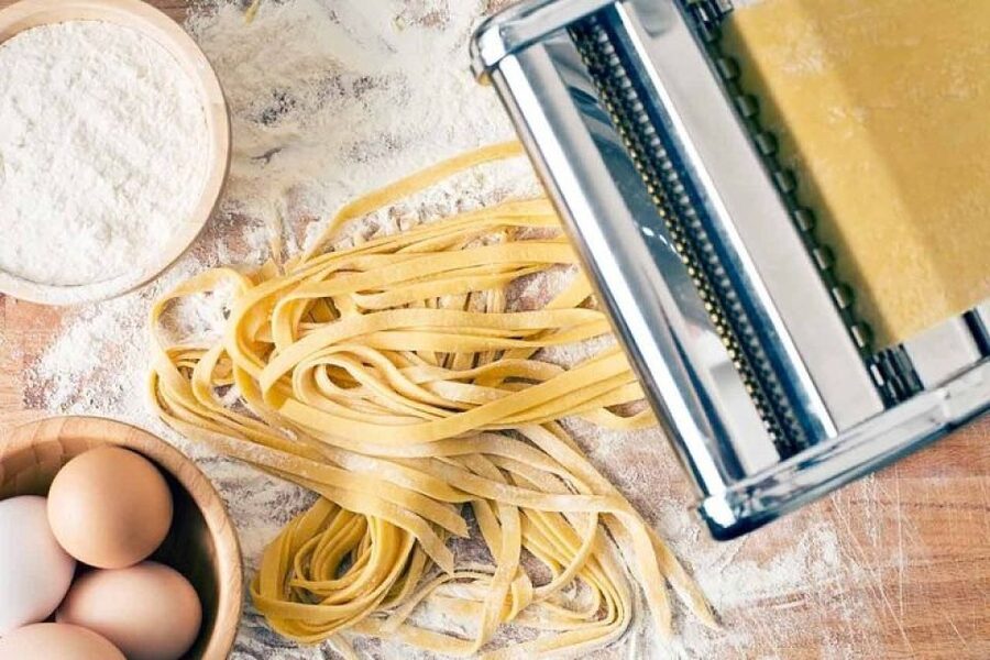 Verona Handmade Fresh Pasta Class in a Cozy Home - Rolling and shaping ravioli or tagliatelle