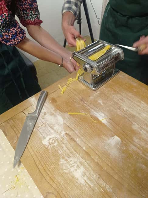 Verona Handmade Fresh Pasta Class in a Cozy Home - Making the sauce and eating your work