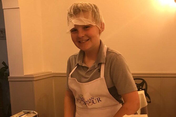 Verona: Pasta and Tiramisu Cooking Class With Free Flowing Wine - Eating fettuccine and ravioli with wine